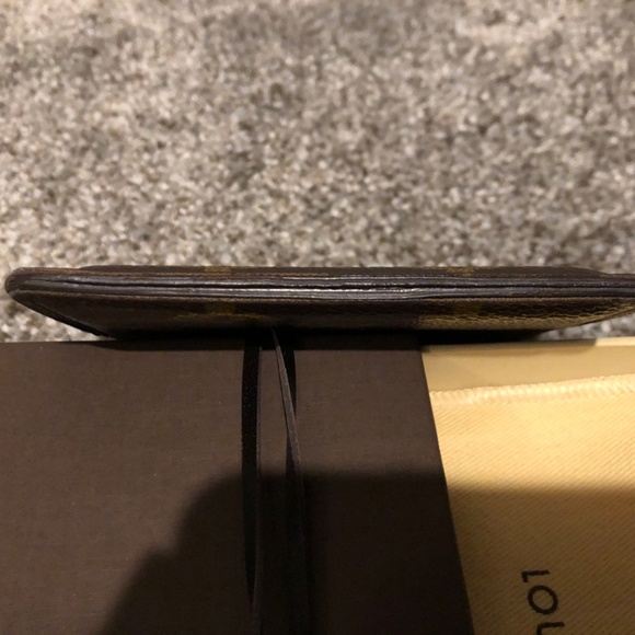 Louis Vuitton Monogram Card Holder - Picture 4 of 7